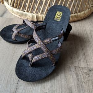 Women's Teva sandals 7